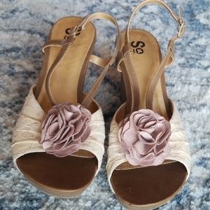 Wedge sandals with flower